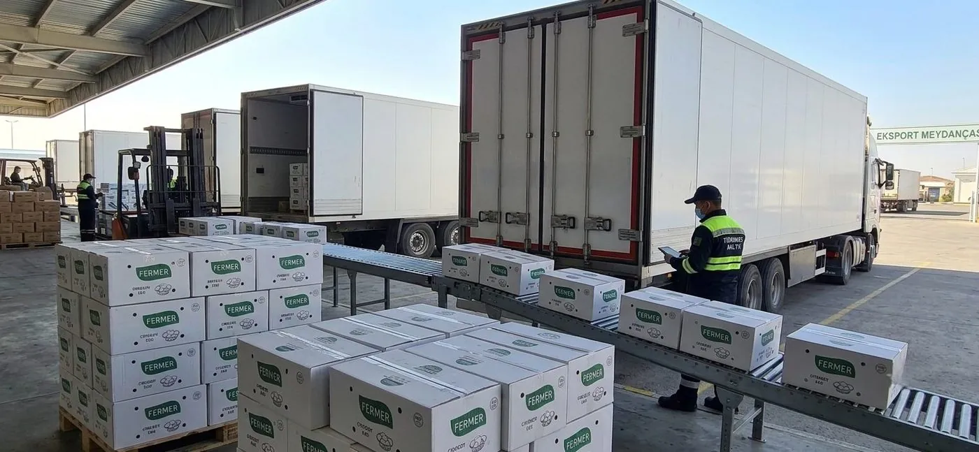 Refrigerated trucks being loaded with boxed Fermer products at the TAZE TAGAM export dock